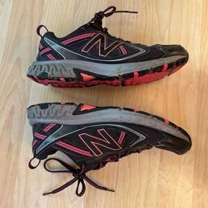 New Balance Trail Shoes Black and Pink Women's Size 7.5